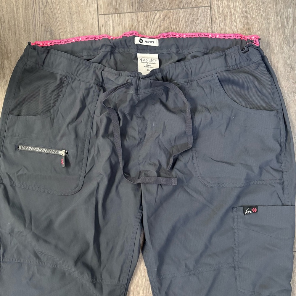Koi Lite 6-Pocket Gray Scrub Pants Size XL Petite Slim Fit Dobby Pink Trim - Picture 8 of 11